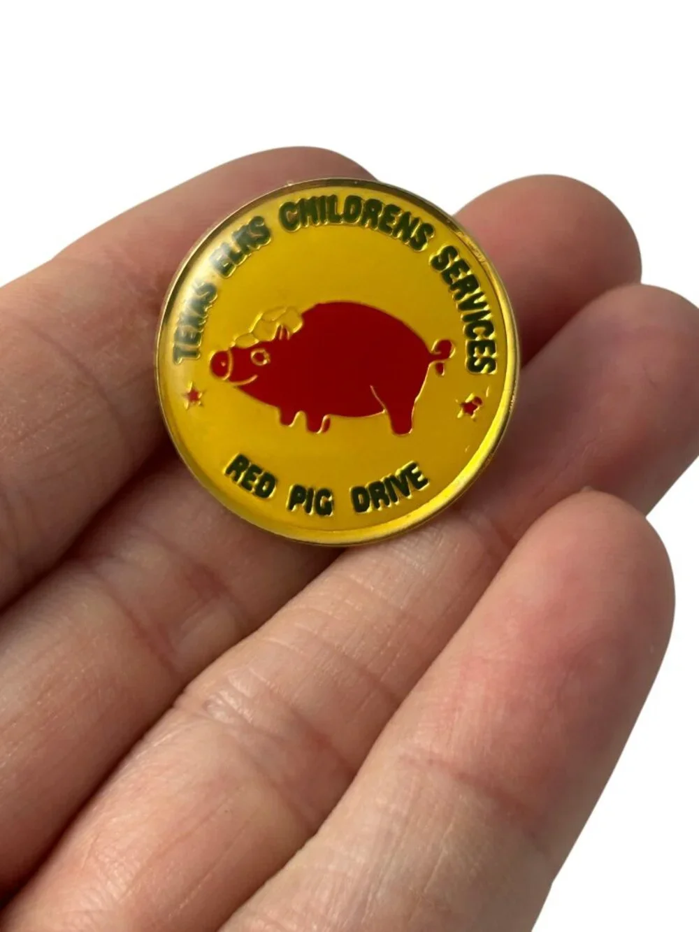 Texas Elks Childrens Services Red Pig Yellow Lapel Pin Round Enamel